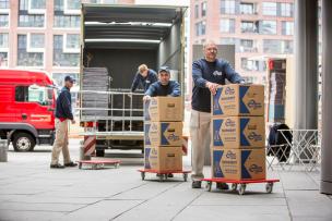 Umzugscrew bei Büroumzug