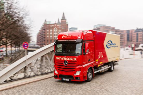 Umzugs-LKW unterwegs für Ihren Mitarbeiterumzug