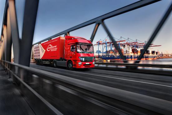 LKW nach Containerbeladung eines Überseeumzugs